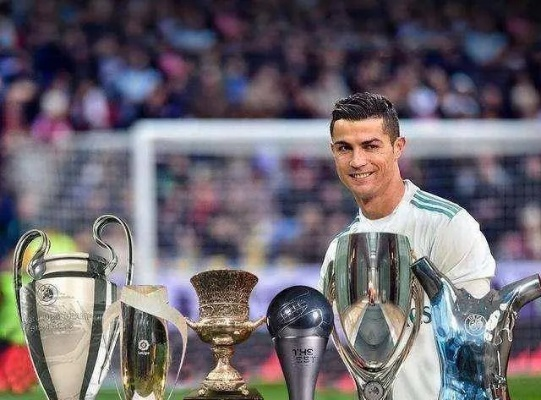 C罗,有人偏爱贝马梅,但我自信是史上最全面球员,未见有超越者