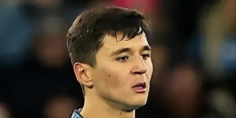 朱艺揭秘胡桑诺夫,从白俄罗斯联赛起步到加冕曼城,职业规划清晰可见