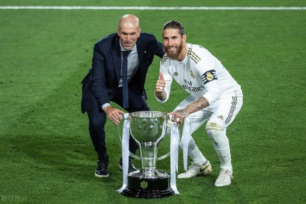 不符合皇马战略！西媒曝，年龄成障碍，皇马婉拒范戴克经纪人自荐