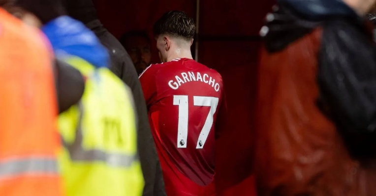 邮报独家，阿莫林战术指导遭加纳乔无视，转身离去的背后真相揭晓