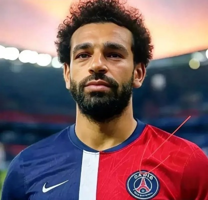 独家爆料，巴黎圣日耳曼为萨拉赫开出50万欧元周薪，3年合约锁定埃及巨星！