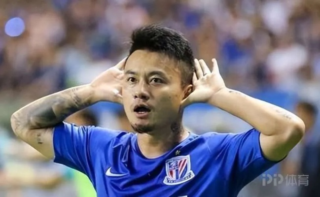 申花传奇曹赟定宣布退役，社媒动态删撤引发热议，再见，球场上的青春记忆！