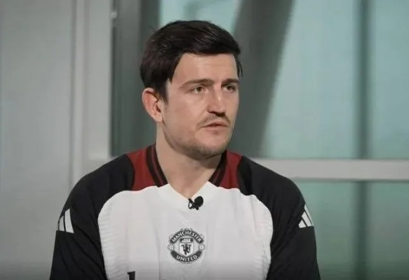 马奎尔转型之路，阿莫林与滕哈赫理念冲突，过渡期挑战重重